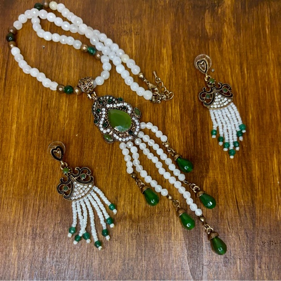 Beautiful Vintage Visson Necklace and Earring Set Green and White - Picture 6 of 11